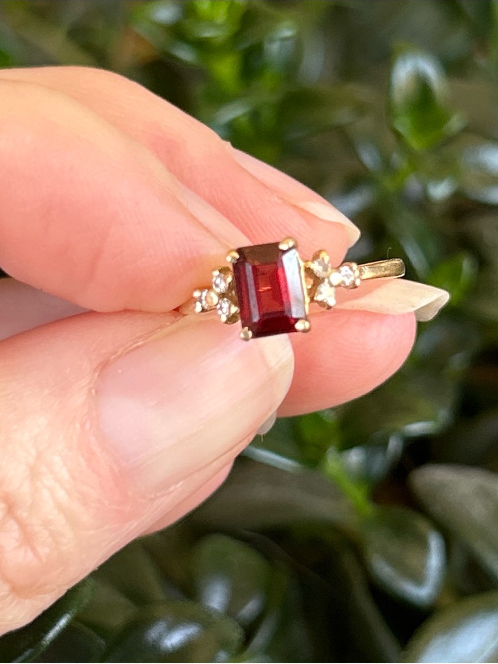 Vintage 14K SOLID GOLD Garnet and Diamond Ring